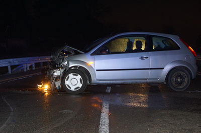 Gebersheim K1059: Ford Fahrerin kracht in Leitplanke. 